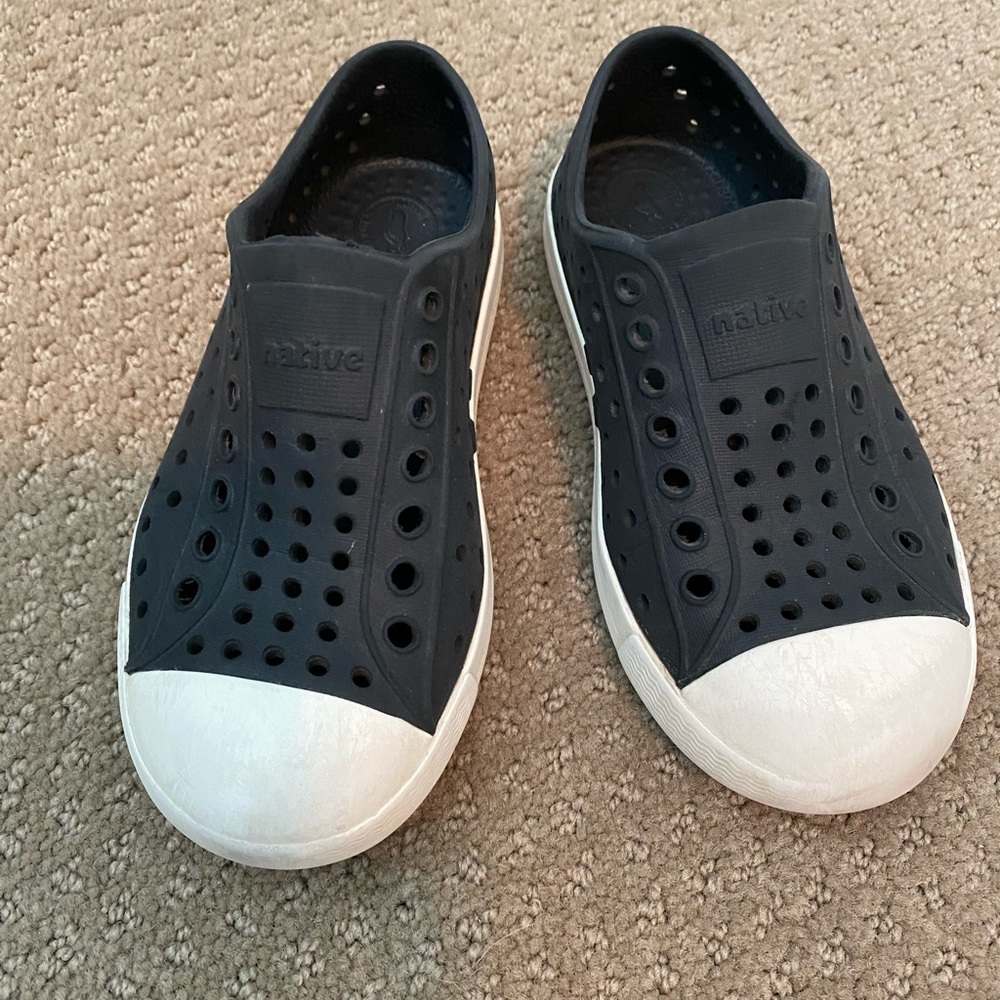 Native Jefferson Slip On Shoes...Children Sz 10